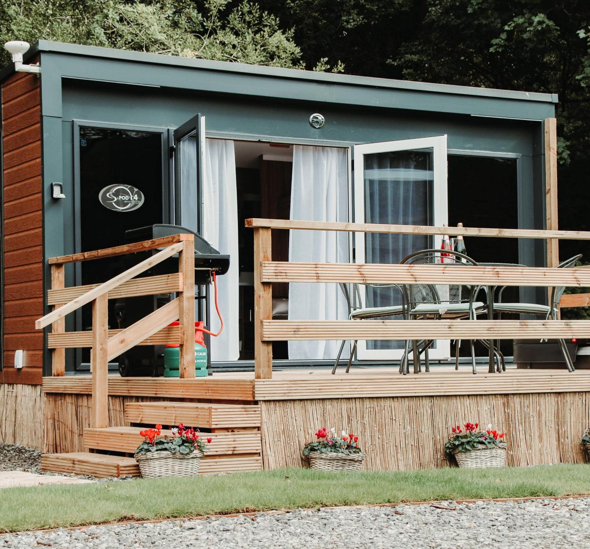 Herons Lake Retreat Hot Tub Lodges Caerwys Екстериор снимка