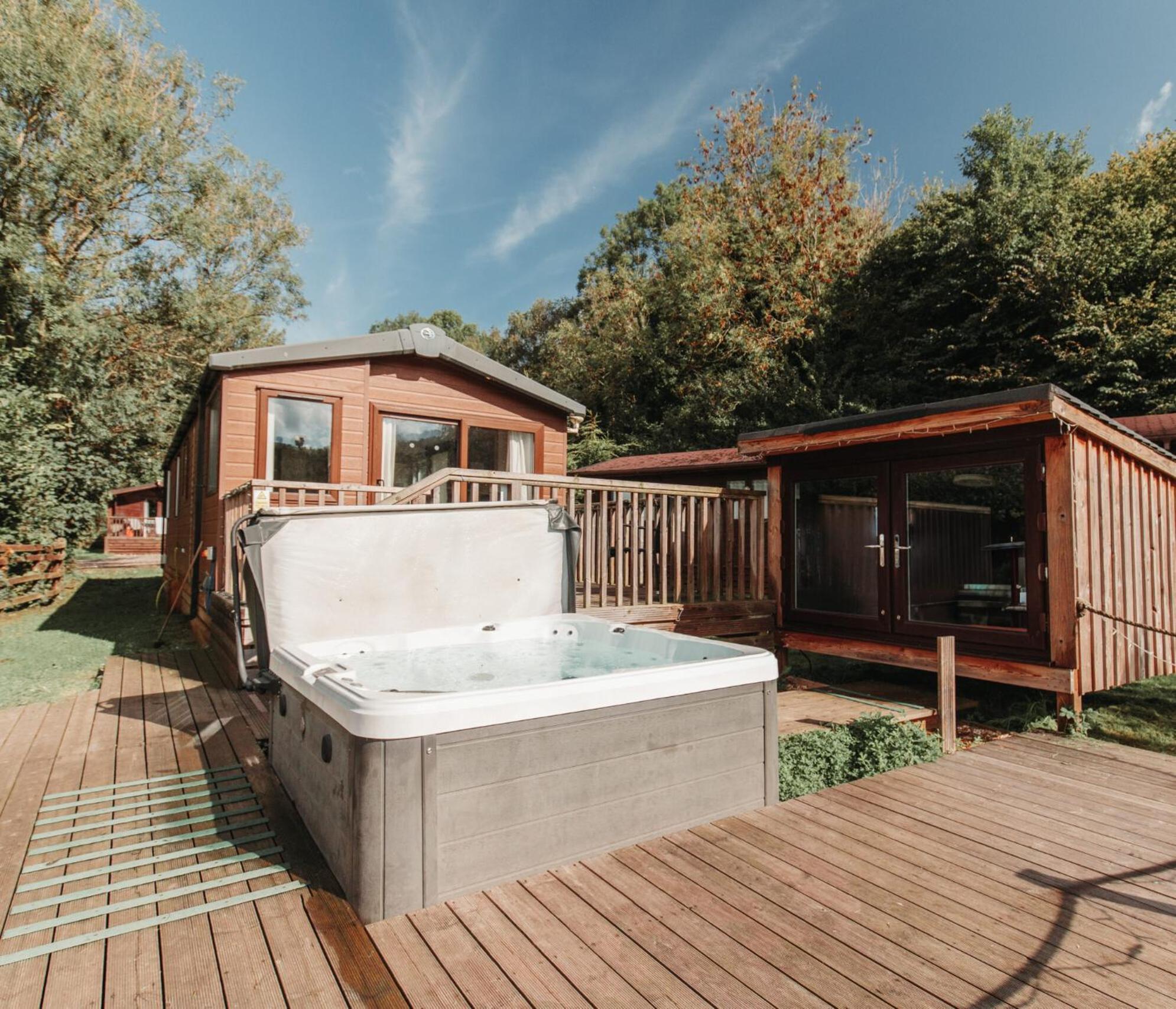 Herons Lake Retreat Hot Tub Lodges Caerwys Екстериор снимка