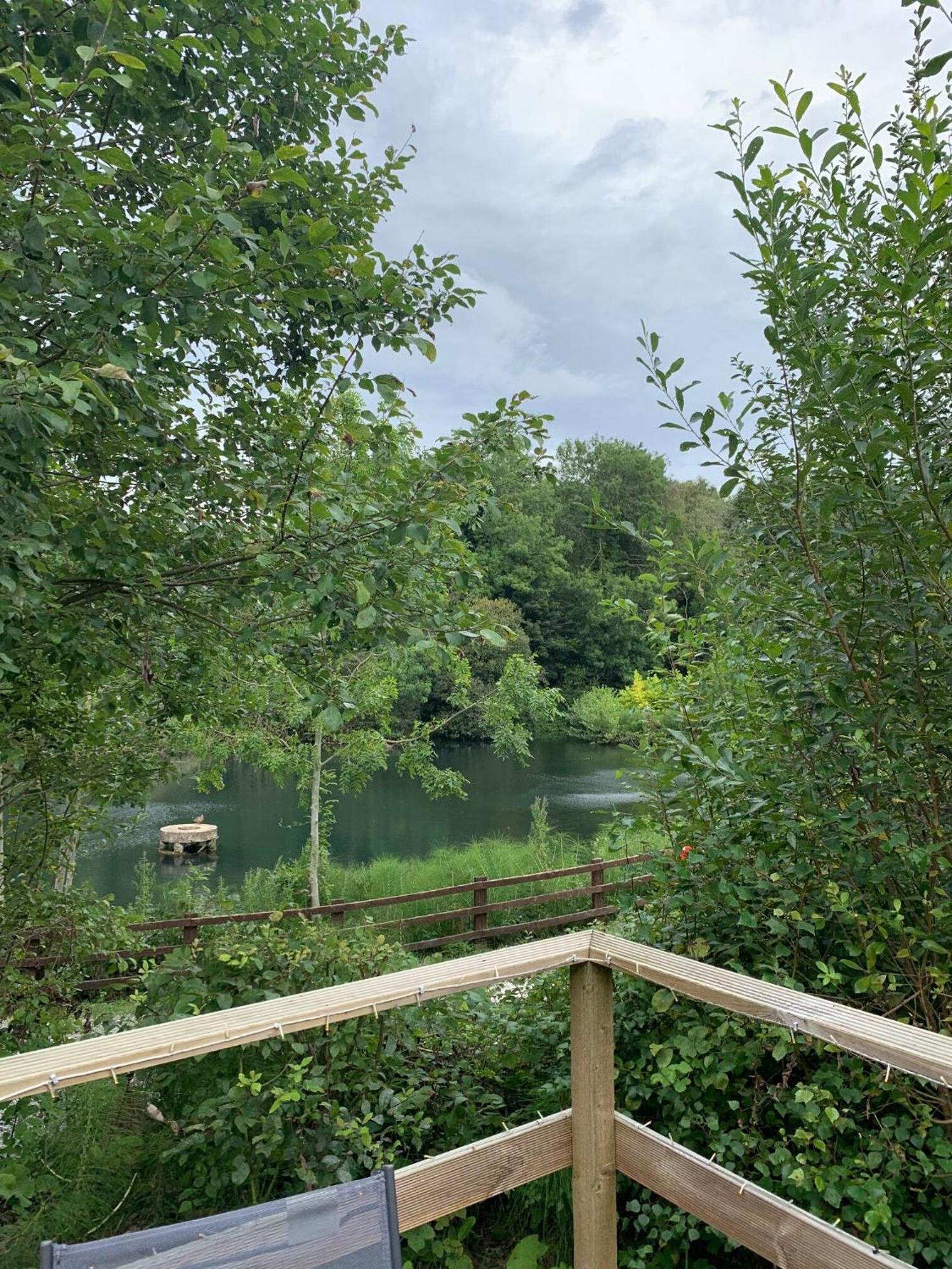 Herons Lake Retreat Hot Tub Lodges Caerwys Екстериор снимка
