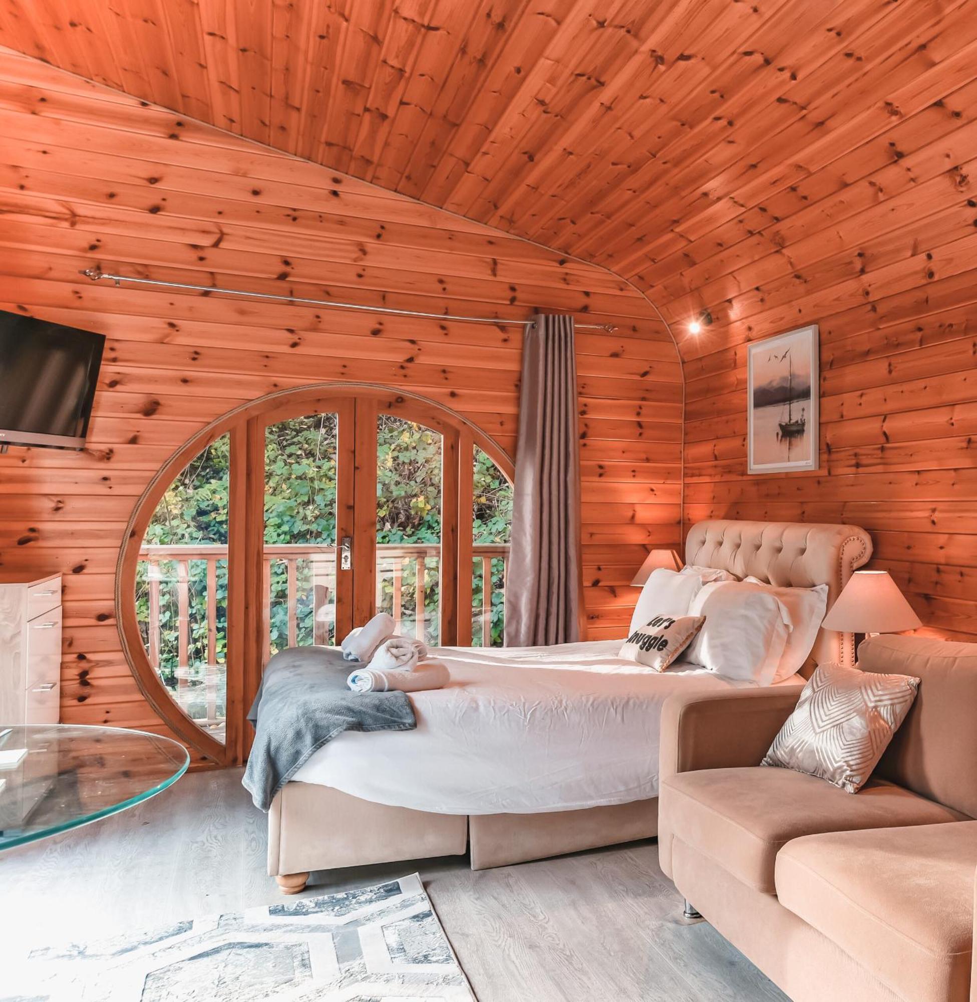 Herons Lake Retreat Hot Tub Lodges Caerwys Екстериор снимка