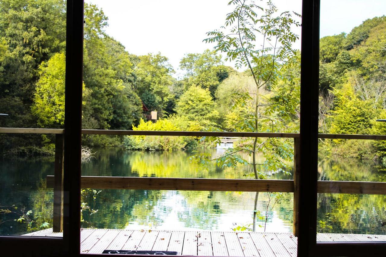 Herons Lake Retreat Hot Tub Lodges Caerwys Екстериор снимка